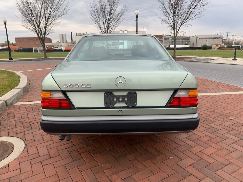 1988 Mercedes-Benz W124 E-Class - Image 13 of 31