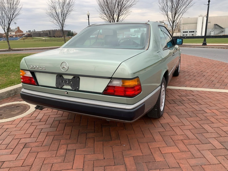 1988 Mercedes-Benz W124 E-Class - Image 12 of 31