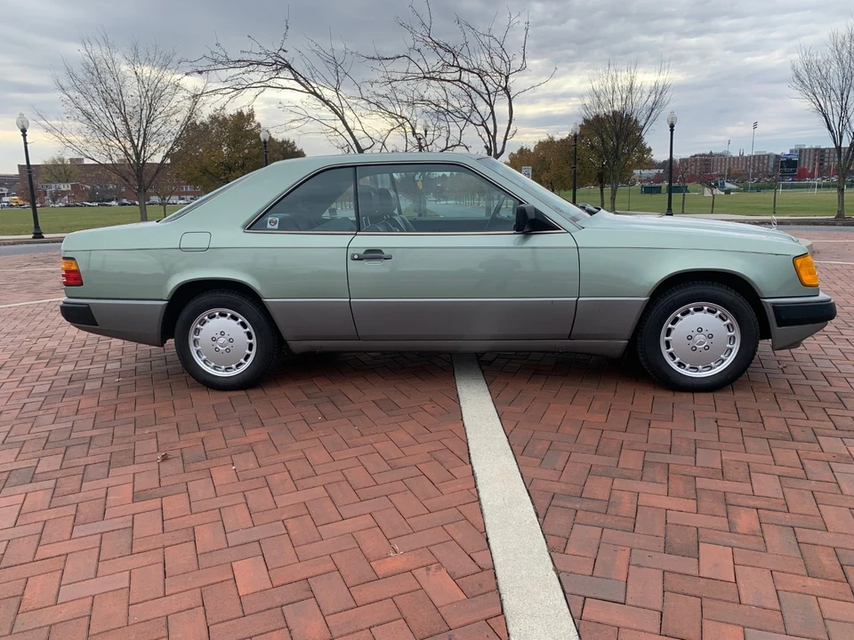 1988 Mercedes-Benz W124 E-Class - Image 9 of 31