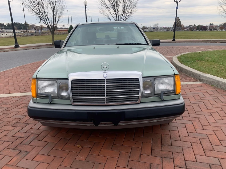 1988 Mercedes-Benz W124 E-Class - Image 5 of 31
