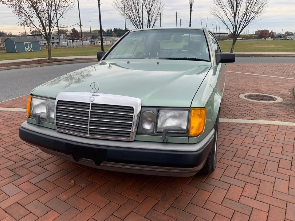 1988 Mercedes-Benz W124 E-Class - Image 4 of 31