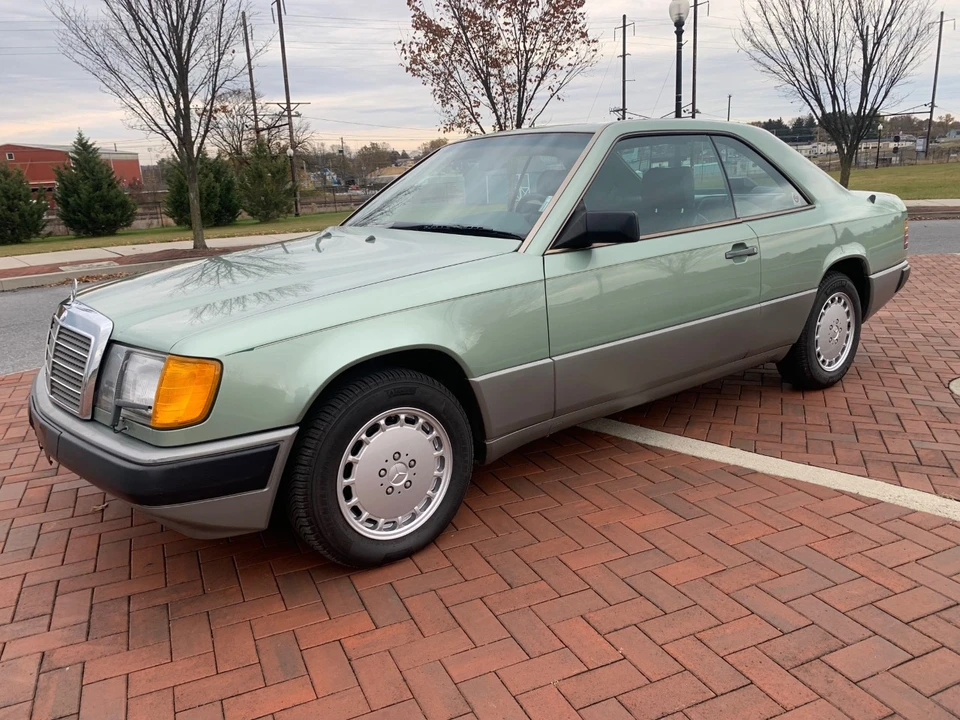 1988 Mercedes-Benz W124 E-Class - Image 2 of 31