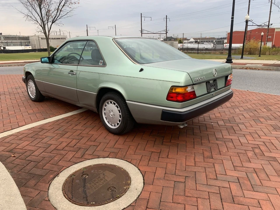 1988 Mercedes-Benz W124 E-Class - Image 16 of 31