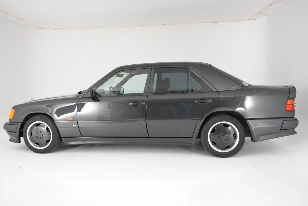 1988 Mercedes-Benz W124 E-Class - Image 2 of 31