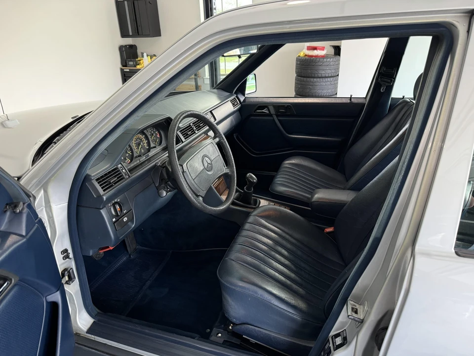 1988 Mercedes-Benz W124 E-Class - Image 16 of 31