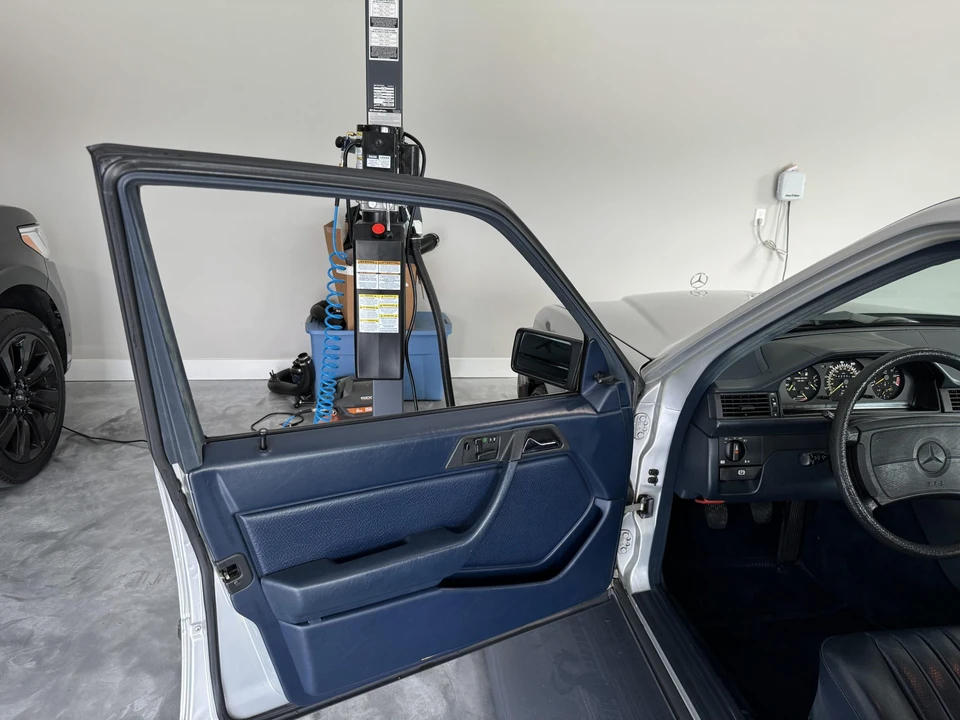 1988 Mercedes-Benz W124 E-Class - Image 14 of 31