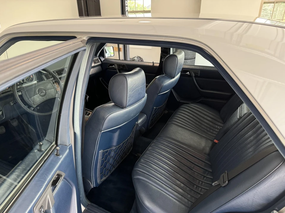 1988 Mercedes-Benz W124 E-Class - Image 23 of 31