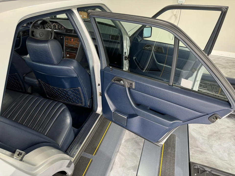 1988 Mercedes-Benz W124 E-Class - Image 25 of 31