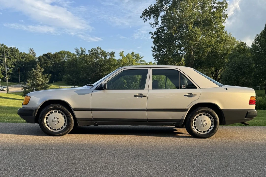 1988 Mercedes-Benz W124 E-Class - Image 10 of 31