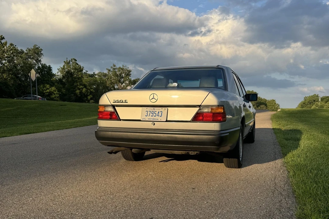 1988 Mercedes-Benz W124 E-Class - Image 8 of 31