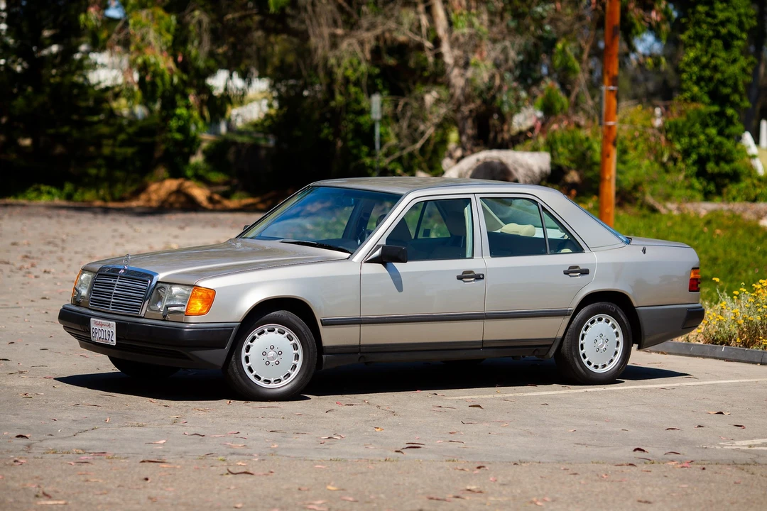 1988 Mercedes-Benz W124 E-Class - Image 2 of 31