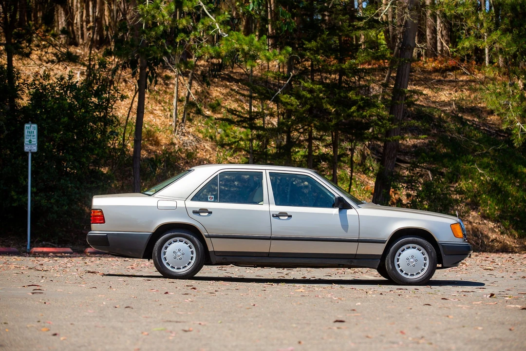1988 Mercedes-Benz W124 E-Class - Image 10 of 31