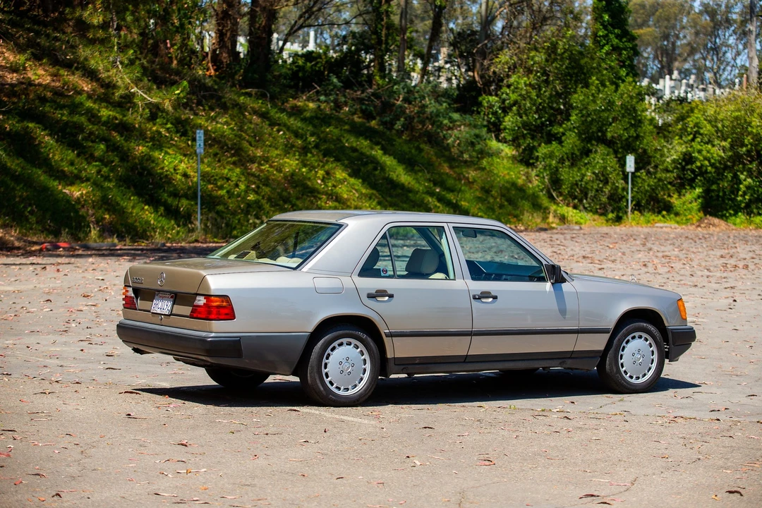 1988 Mercedes-Benz W124 E-Class - Image 11 of 31