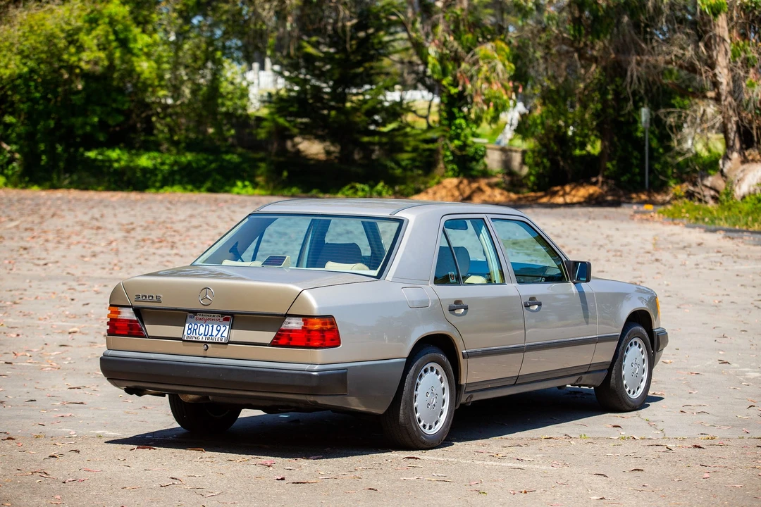 1988 Mercedes-Benz W124 E-Class - Image 12 of 31