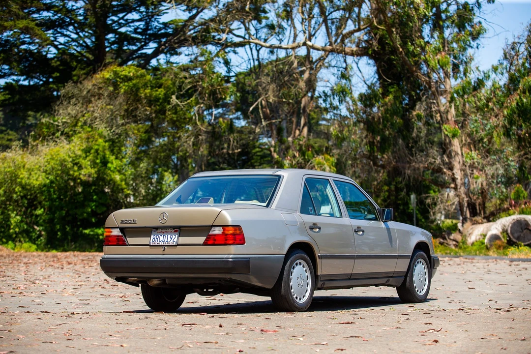 1988 Mercedes-Benz W124 E-Class - Image 13 of 31