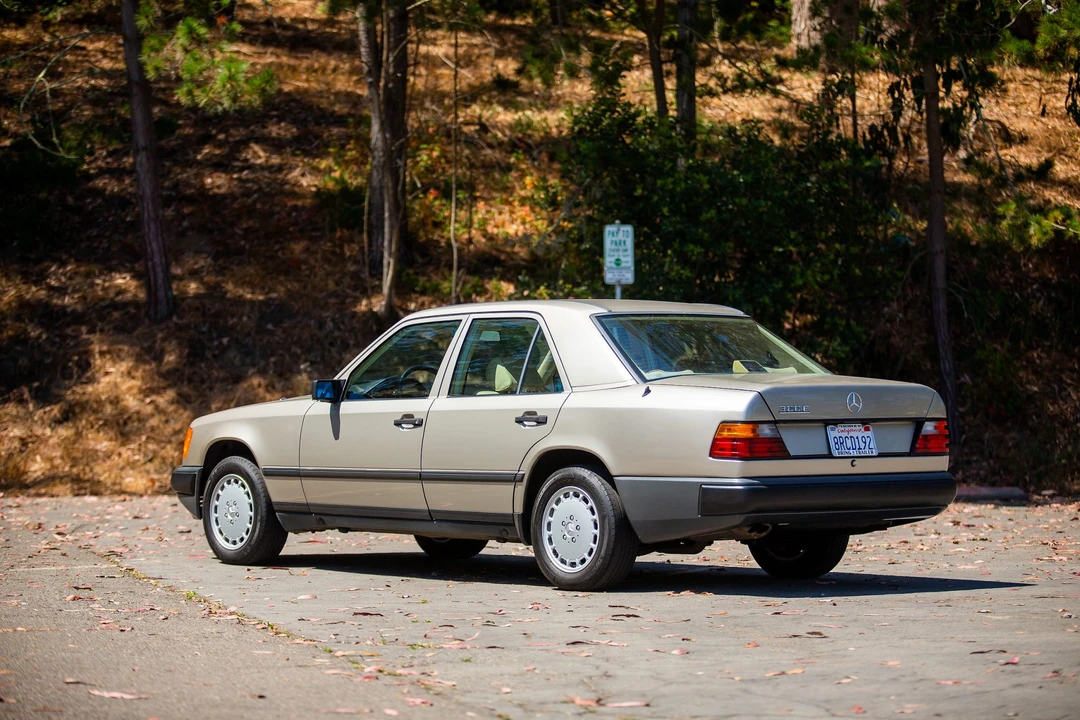 1988 Mercedes-Benz W124 E-Class - Image 16 of 31