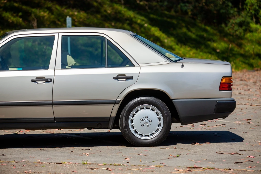 1988 Mercedes-Benz W124 E-Class - Image 23 of 31