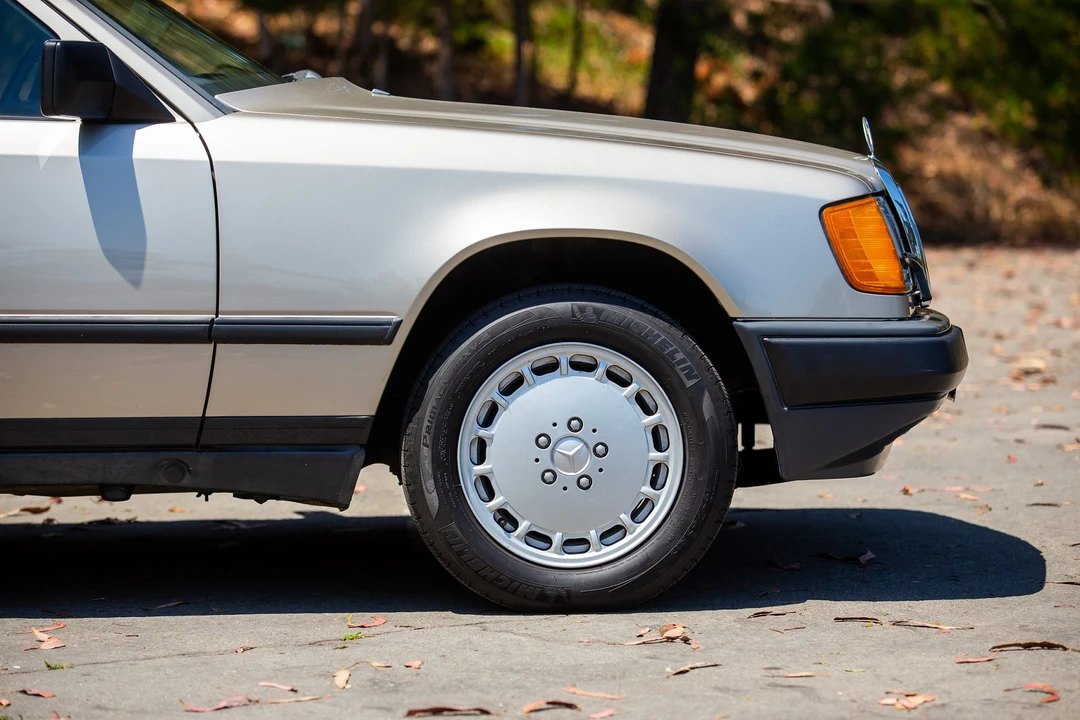 1988 Mercedes-Benz W124 E-Class - Image 24 of 31