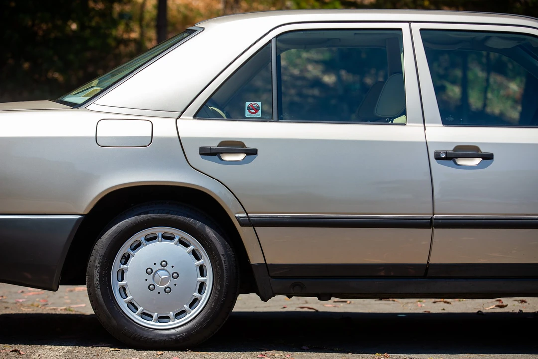1988 Mercedes-Benz W124 E-Class - Image 26 of 31