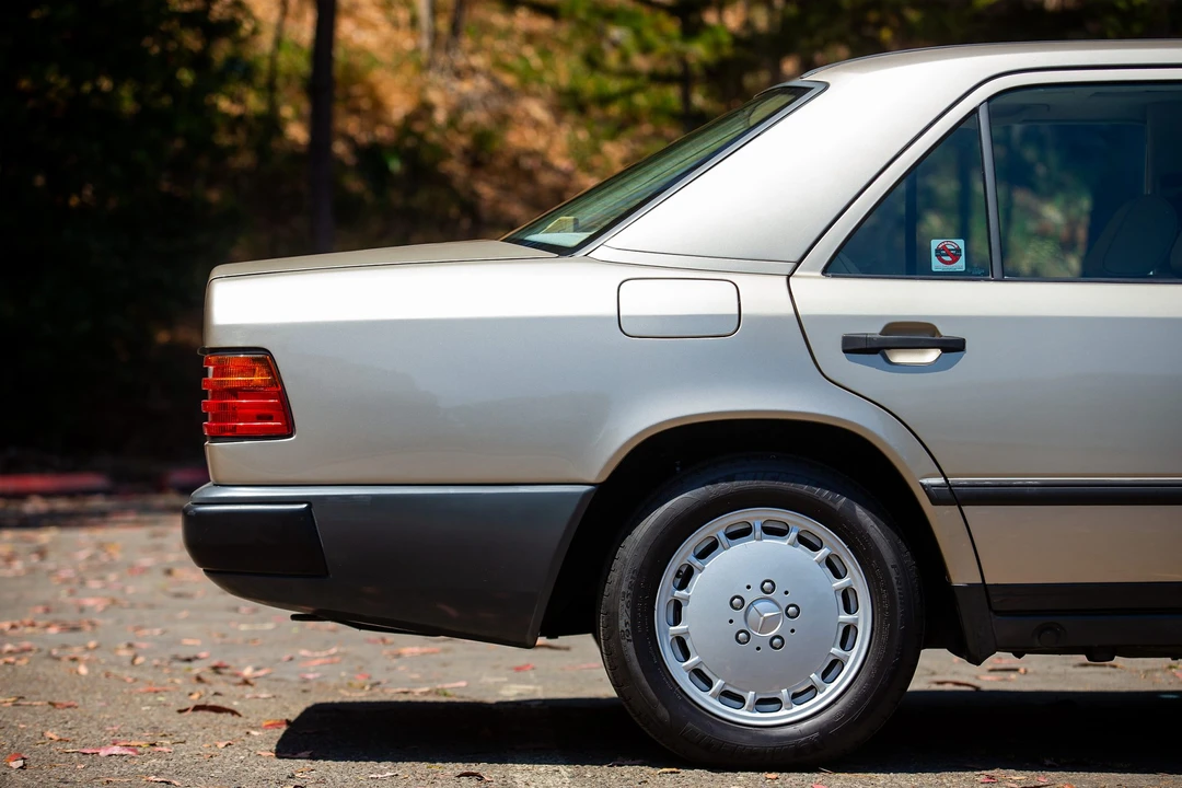 1988 Mercedes-Benz W124 E-Class - Image 27 of 31