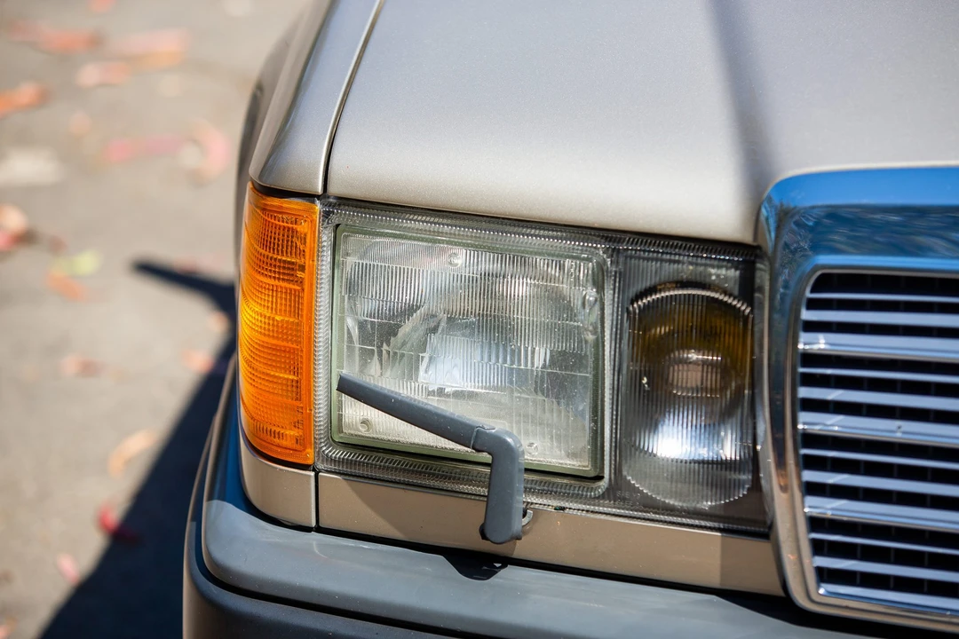 1988 Mercedes-Benz W124 E-Class - Image 30 of 31