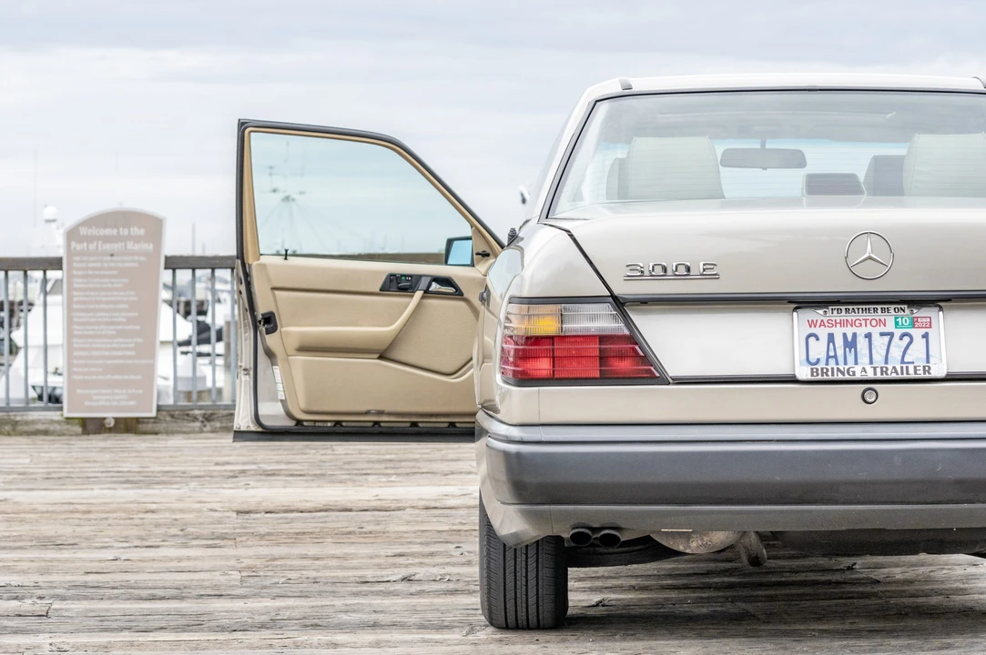 1988 Mercedes-Benz W124 E-Class - Image 13 of 31