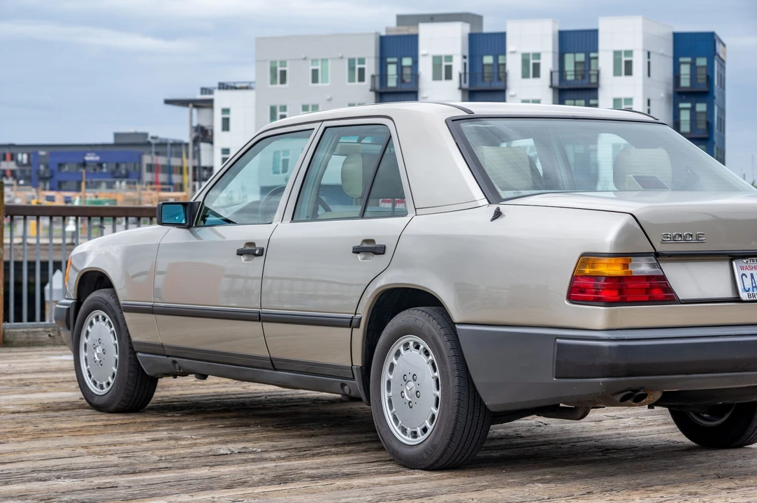1988 Mercedes-Benz W124 E-Class - Image 15 of 31