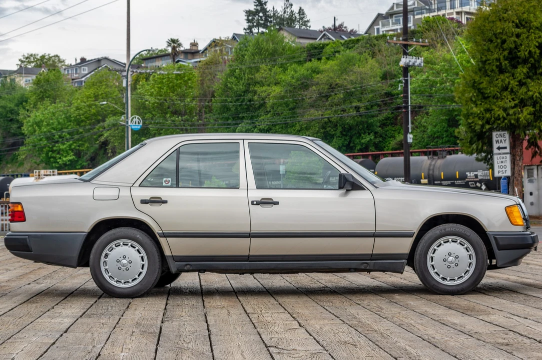 1988 Mercedes-Benz W124 E-Class - Image 6 of 31