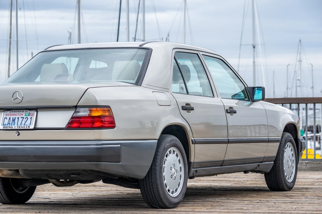 1988 Mercedes-Benz W124 E-Class - Image 16 of 31