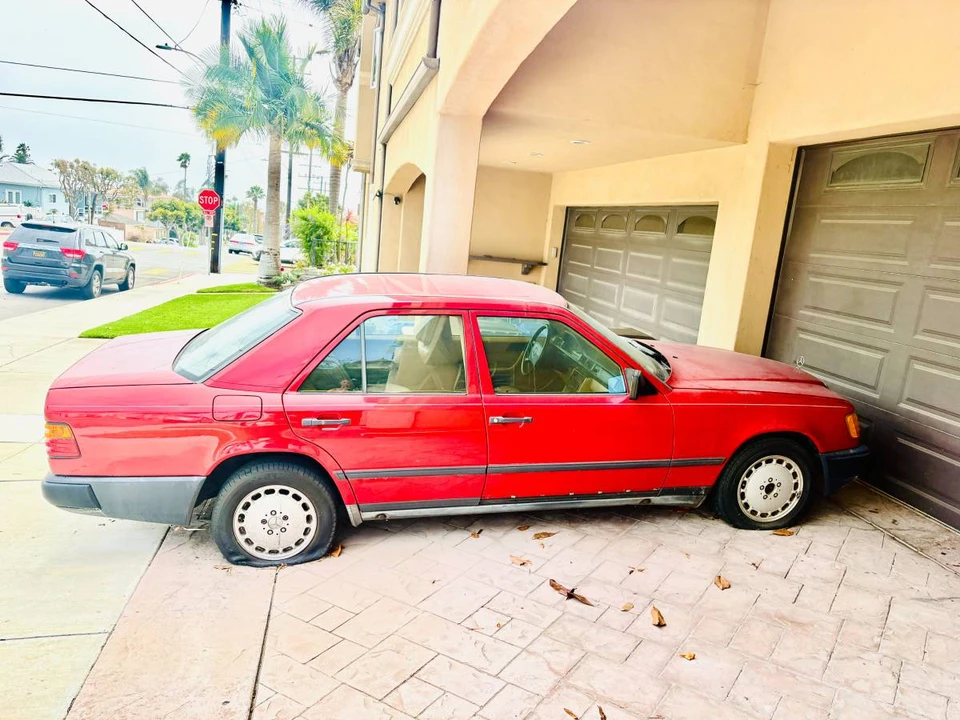 1988 Mercedes-Benz W124 E-Class - Image 2 of 9