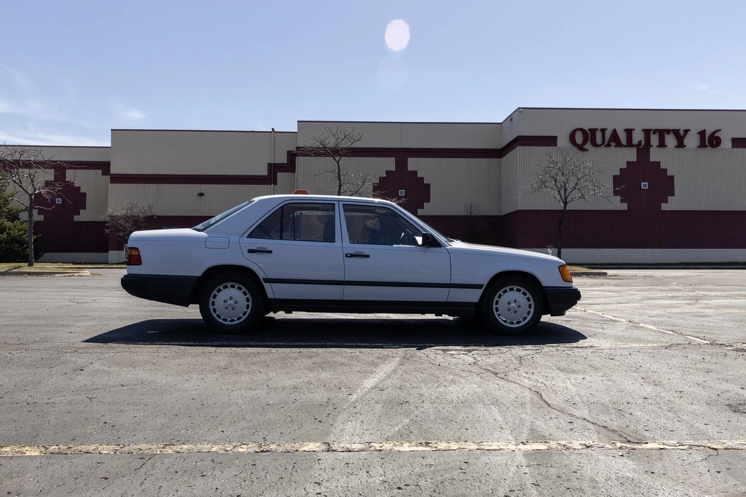 1988 Mercedes-Benz W124 E-Class - Image 16 of 31
