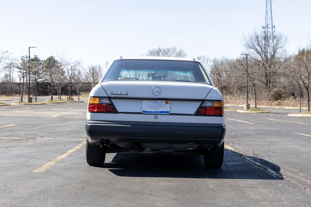 1988 Mercedes-Benz W124 E-Class - Image 15 of 31