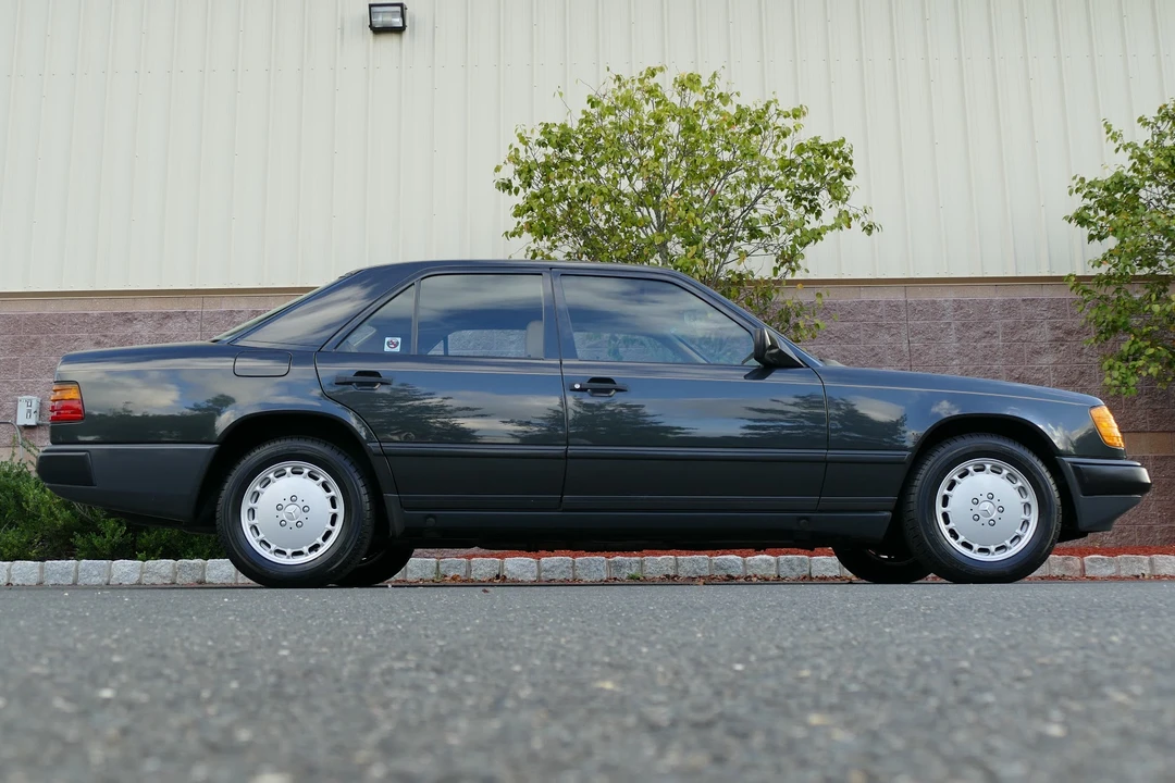 1988 Mercedes-Benz W124 E-Class - Image 10 of 31