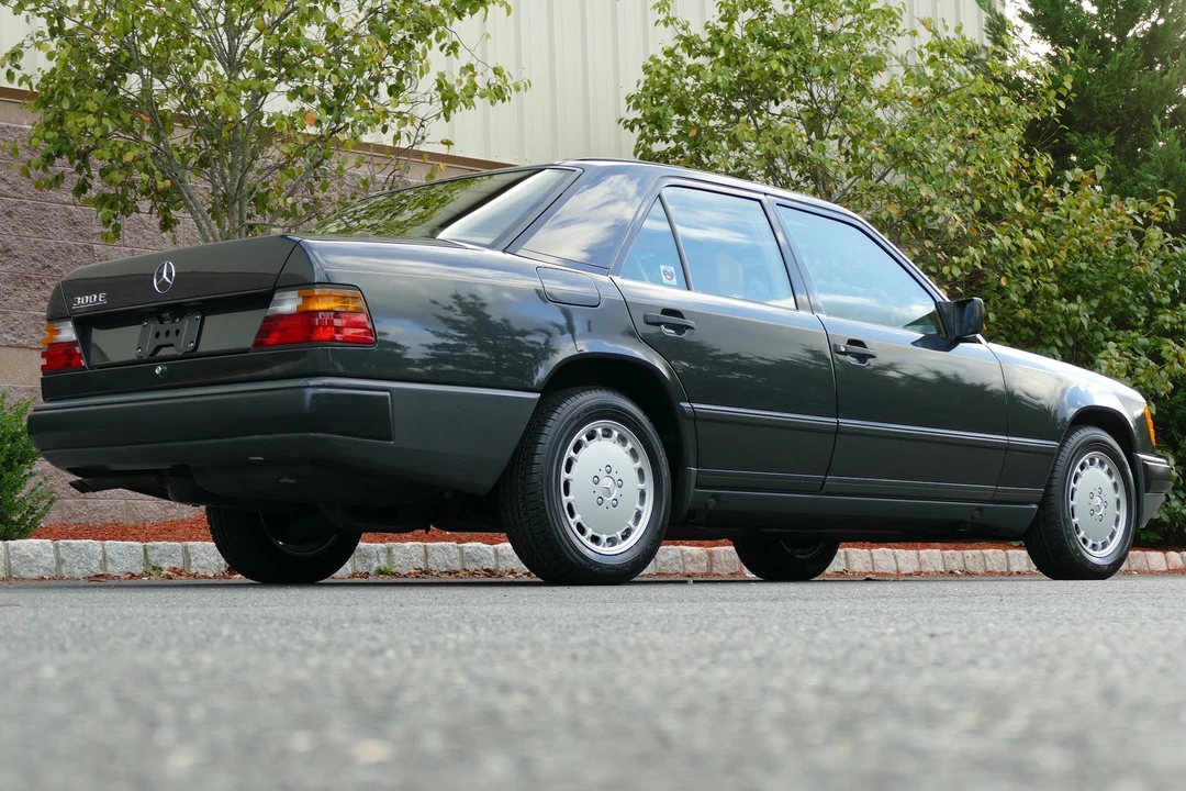 1988 Mercedes-Benz W124 E-Class - Image 9 of 31