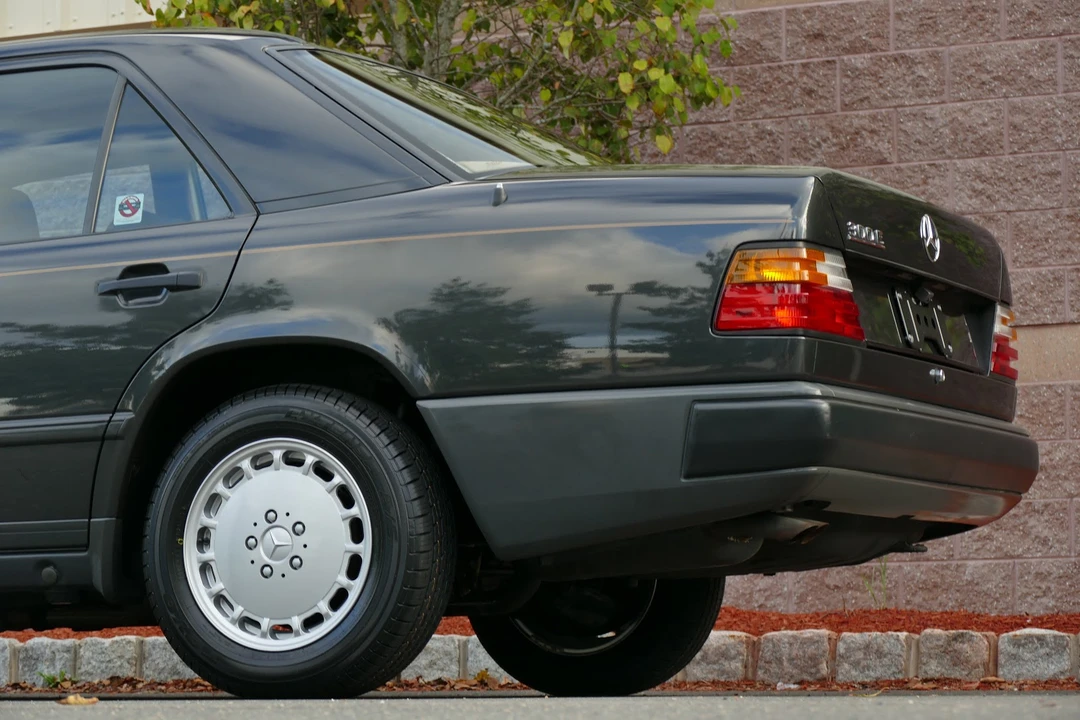 1988 Mercedes-Benz W124 E-Class - Image 31 of 31