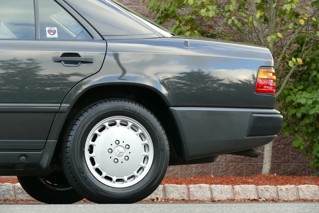 1988 Mercedes-Benz W124 E-Class - Image 30 of 31