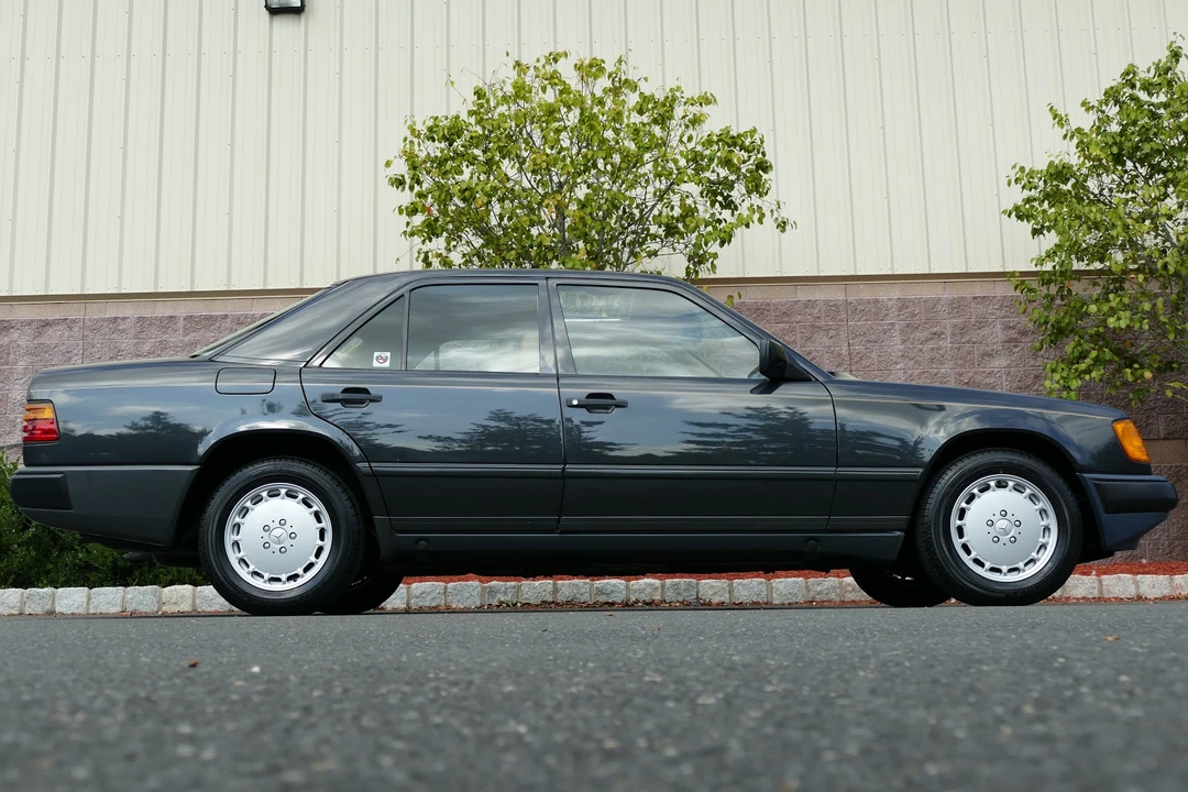 1988 Mercedes-Benz W124 E-Class - Image 11 of 31