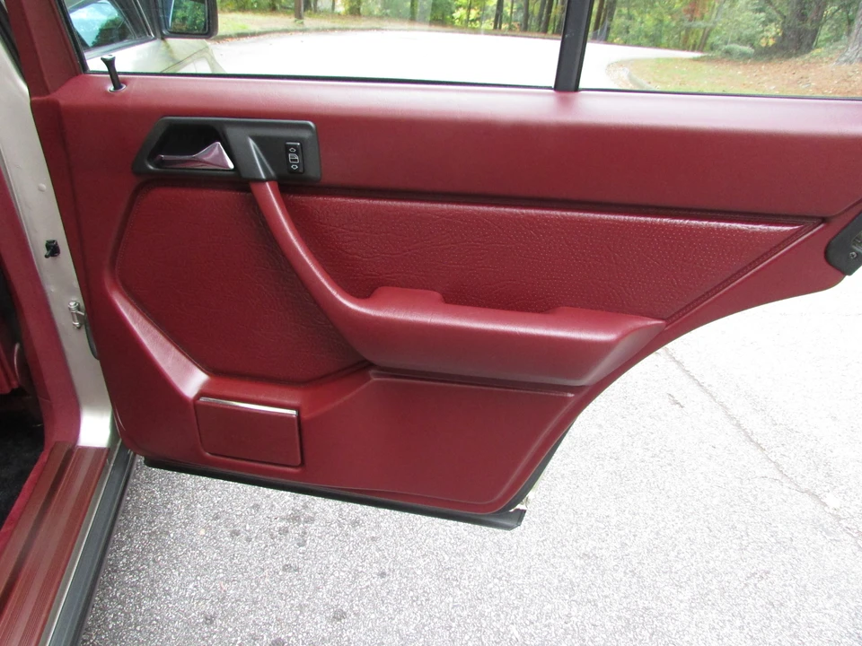 1988 Mercedes-Benz W124 E-Class - Image 25 of 31