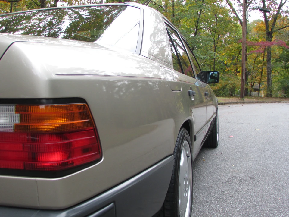 1988 Mercedes-Benz W124 E-Class - Image 14 of 31