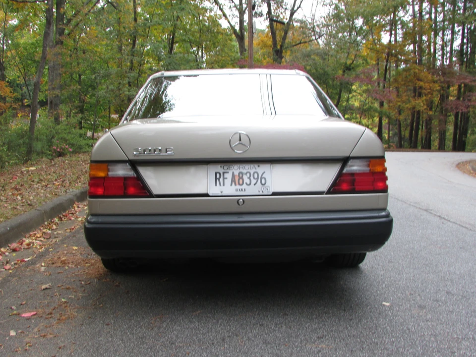 1988 Mercedes-Benz W124 E-Class - Image 7 of 31
