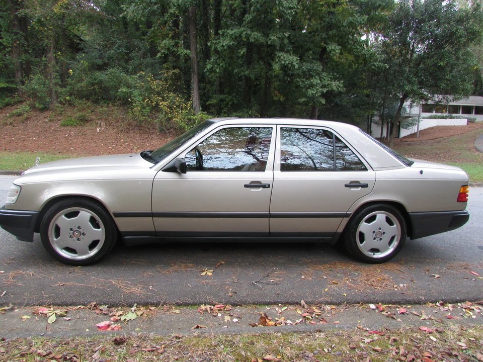 1988 Mercedes-Benz W124 E-Class - Image 4 of 31