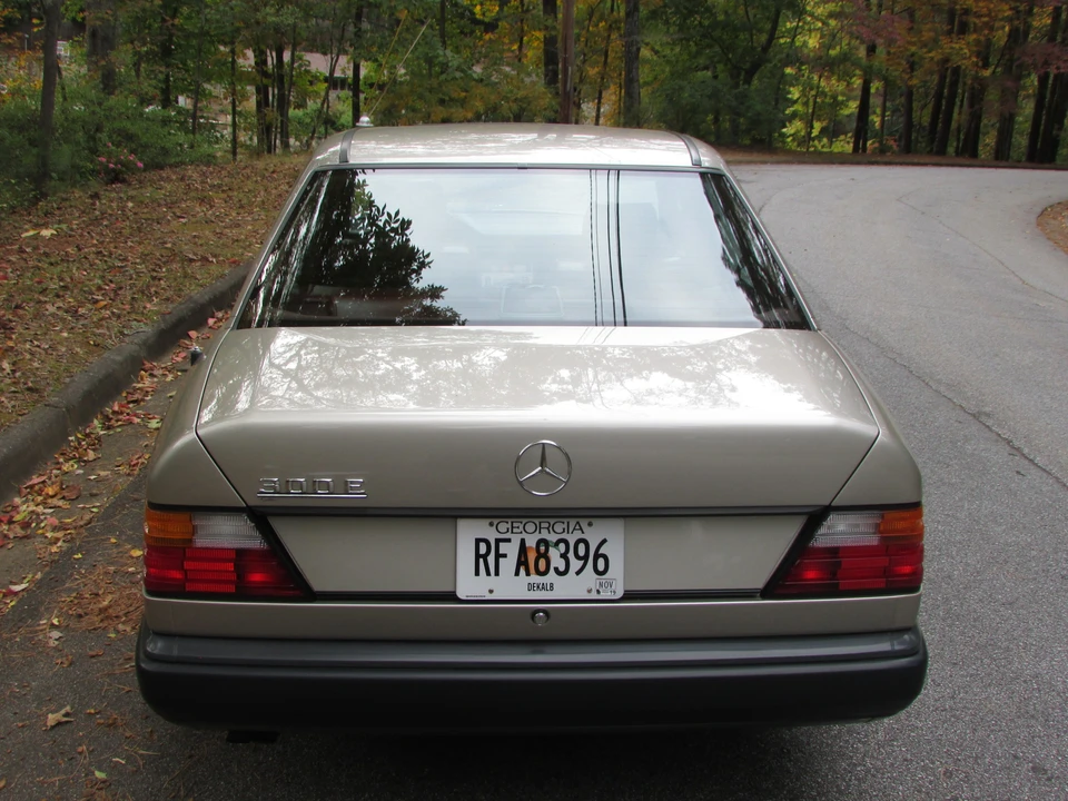 1988 Mercedes-Benz W124 E-Class - Image 6 of 31