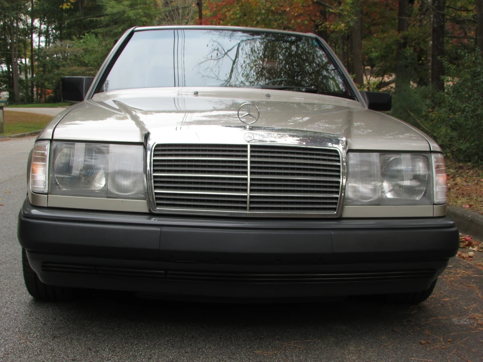 1988 Mercedes-Benz W124 E-Class - Image 11 of 31