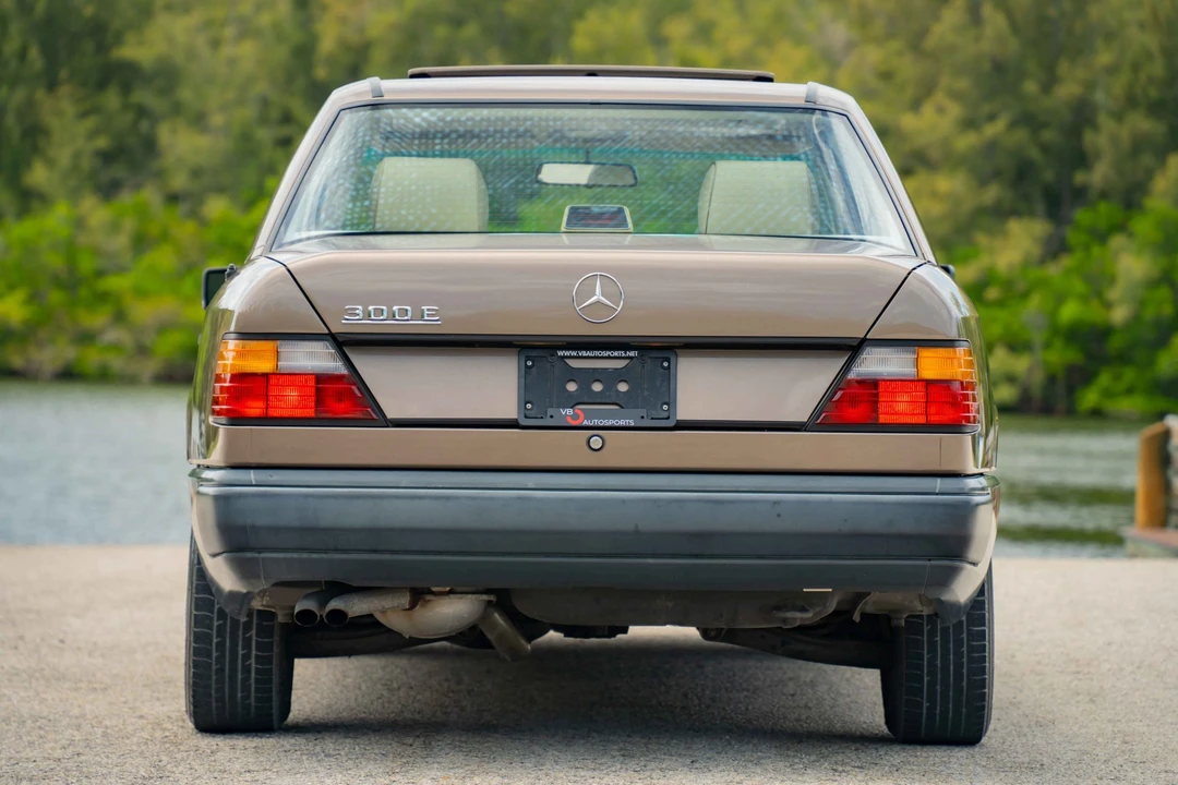 1988 Mercedes-Benz W124 E-Class - Image 25 of 31