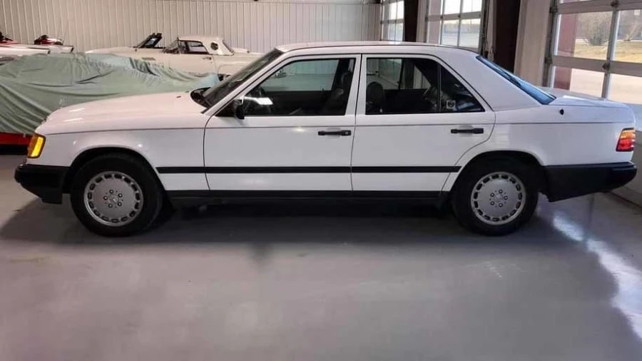 1988 Mercedes-Benz W124 E-Class - Image 2 of 19