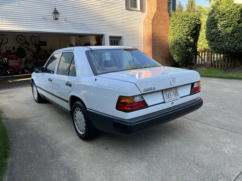 1988 Mercedes-Benz W124 E-Class - Image 11 of 31