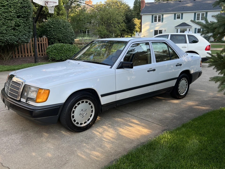 1988 Mercedes-Benz W124 E-Class - Image 10 of 31