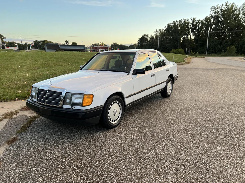 1988 Mercedes-Benz W124 E-Class - Image 7 of 31
