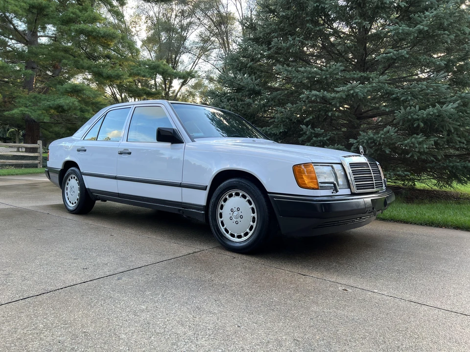 1988 Mercedes-Benz W124 E-Class - Image 13 of 31