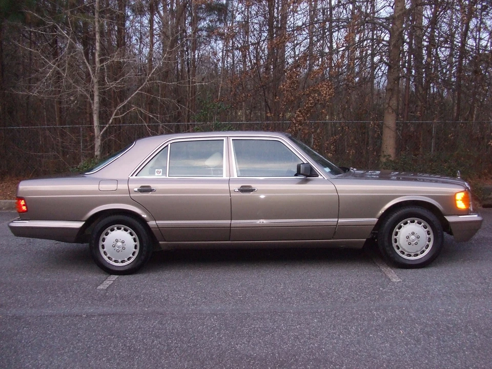 1988 Mercedes-Benz W126 S-Class Sedan - Image 4 of 31